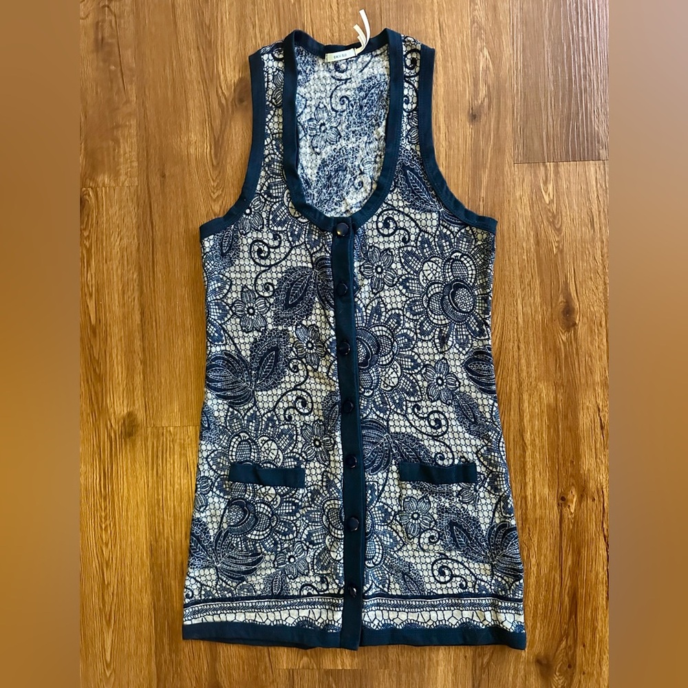 Kimchi Blue Sleeveless Button Up Floral Paisley Print Cardigan Navy Grey